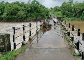 अतिवृष्टीमुळे काळ नदीला महापूर