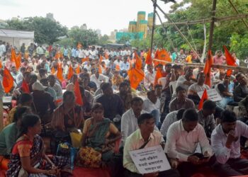 राज्य कंत्राटी वीज कर्मचारी आक्रमक