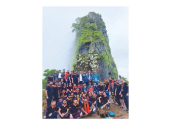 कोथळीगडाच्या ढासळलेला बुरुजाची दुरूस्ती