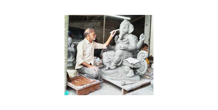 भगत कुटुंब चार पिढ्यांपासून साकारताहेत गणेशमूर्ती