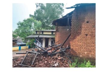 बोरगावमध्ये घराची भिंत कोसळली