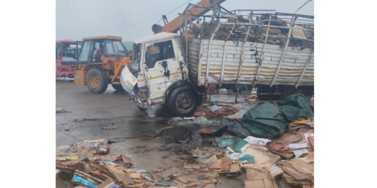 एस.टी.बसला अपघात; 15 प्रवासी जखमी