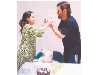 धोनी, साक्षीनं साजरा केला लग्नाचा वाढदिवस