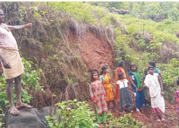 माटवण आदिवासीवाडीवर दरडीची टांगती तलवार