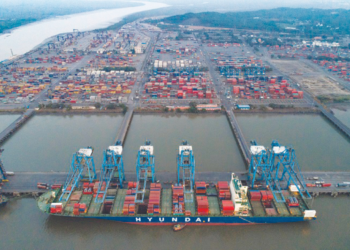 खराब हवामानाचा जहाजांना फटका