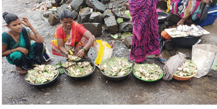 तळा बाजारपेठेत अळंबी दाखल