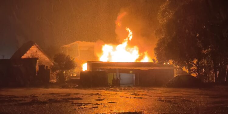 भंगाराच्या गोडाऊनला भीषण आग