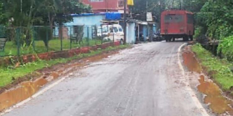 आगरदांडा मार्गावरील धोकादायक साईडपट्ट्या