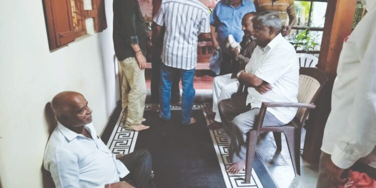 शेकाप सरचिटणीस जयंत पाटील यांच्याकडून शिवलकर कुटुंबियांचे सांत्वन