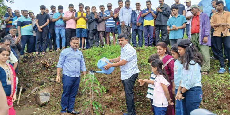 डॉ. नानासाहेब धर्माधिकारी प्रतिष्ठानद्वारे वृक्षारोपण
