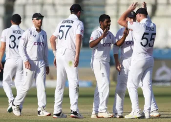 इंग्लंडची ‘अजिंक्य’ झेप