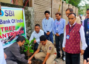 पेण शाखेच्यावतीने वृक्षारोपण