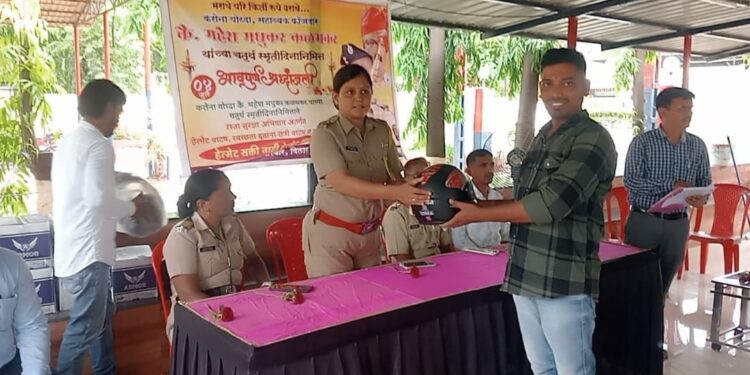 स्वच्छतादूतांना छत्री, दुचाकीस्वारांना हेल्मेट वाटप