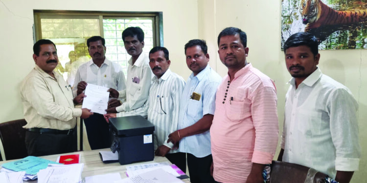 आदिवासींनी जाहीर केलेला रस्ता रोको स्थगित