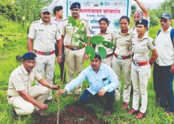 माझी वसुंधरा अभियान अंतर्गत साजगावमध्ये वृक्षारोपण
