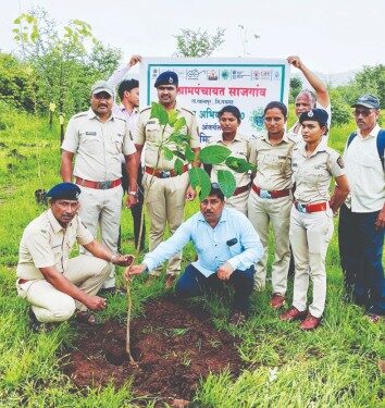 माझी वसुंधरा अभियान अंतर्गत साजगावमध्ये वृक्षारोपण