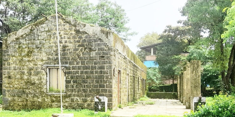 इंदापूर तलाठी सजा भाड्याच्या खोलीत