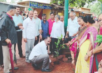 वृक्षारोपण आणि संवर्धन ही नैतिक जबाबदारी