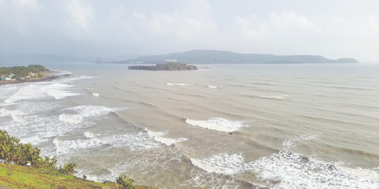 विलोभनीय जंजिरा जलदुर्ग