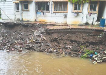 कावेरी सोसायटीची सुरक्षा भिंत कोसळली