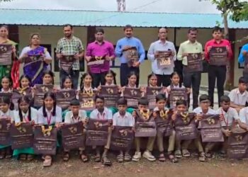 कृषी सप्ताहानिमित्त वृक्षारोपण