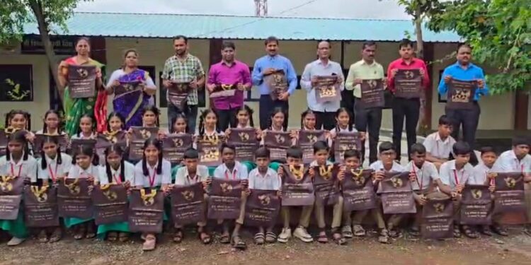 कृषी सप्ताहानिमित्त वृक्षारोपण