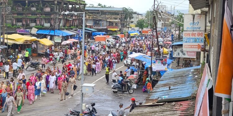 मूक मोर्चादरम्यान रोहेकरांचा संताप अनावर