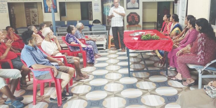 जिजाऊ ब्रिगेडच्या महिलांची आश्रमाला भेट