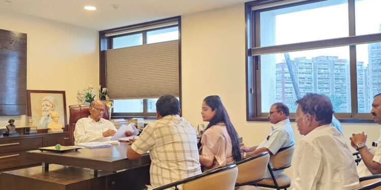 सेझच्या जमिनी शेतकर्‍यांना परत देण्यासाठी प्रयत्नशील- शरद पवार
