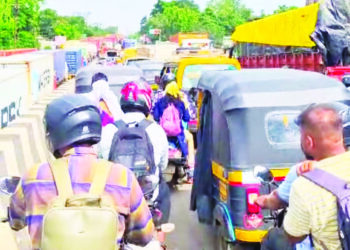 शेडुंग टोलनाक्याजवळ जीवघेणी वाहतूक