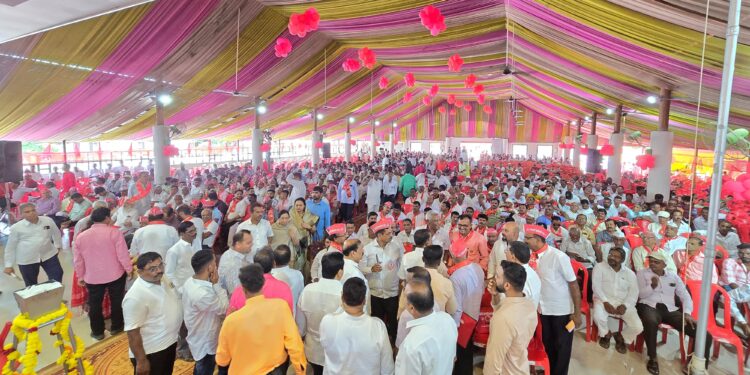 पंढरपुर शेकाप कार्यकर्त्यांनी गजबजले