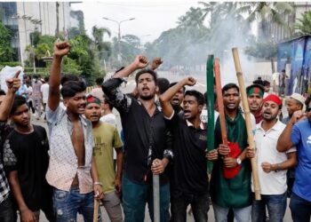 बांग्लादेशमध्ये हिंसाचार, 300 जणांचा मृत्यू; इंटरनेट बंद