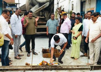 अंतर्गत रस्त्याच्या कामाला वेग