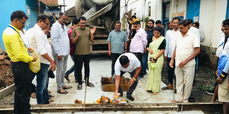 अंतर्गत रस्त्याच्या कामाला वेग