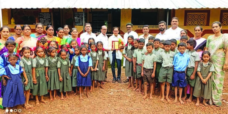 शाळेसाठी जागा भेट