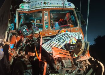 कंटेनरची अज्ञात वाहनाला धडक; चालक गंभीर जखमी 