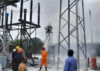 वीज पुरवठा करणाऱ्या मुख्य ट्रान्सफॉर्मरचा स्फोट