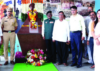 शहीद निलेश तुणतुणे यांना अभिवादन