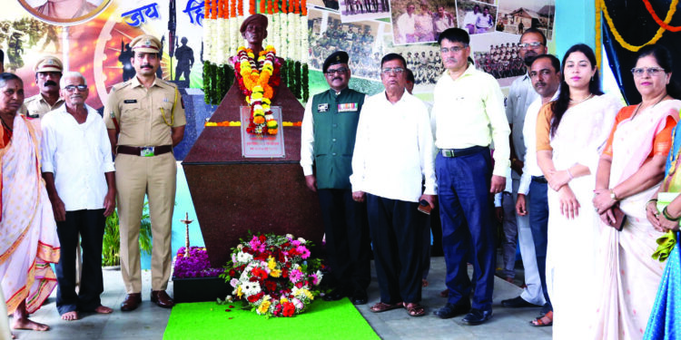 शहीद निलेश तुणतुणे यांना अभिवादन