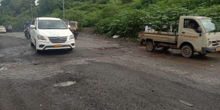 पालिकेचे कोट्यवधी रूपये खड्ड्यात