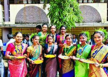 विद्यार्थ्यांची पारंपारिक नारळी पौर्णिमा