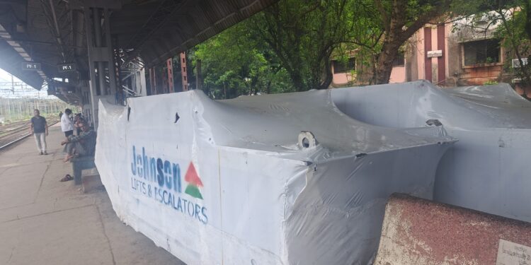 सरकत्या जिन्याच्या कामाला सुरवात