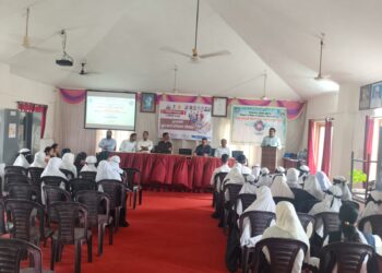 विद्यार्थ्यांना शाळेतच लोकशाहीचे धडे