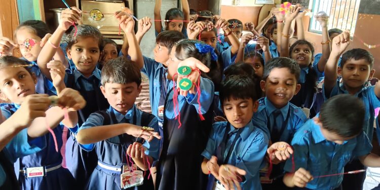 विद्यार्थ्यांना लघुउद्योगाचे धडे