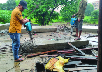 कारवाई अर्धवट सोडून नैनाचे पथक माघारी