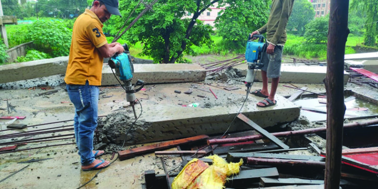कारवाई अर्धवट सोडून नैनाचे पथक माघारी