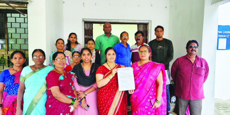 वाफेघर पूल वाहतुकीसाठी धोकादायक