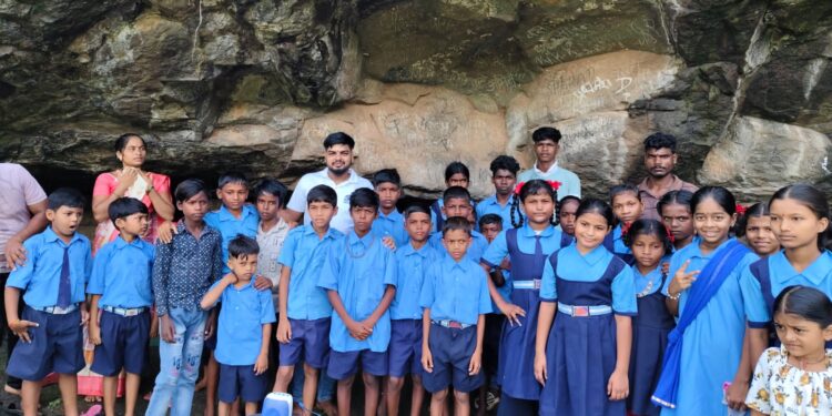 शाळेची गोमाशी लेणी-संरक्षित स्मारकास क्षेत्रभेट