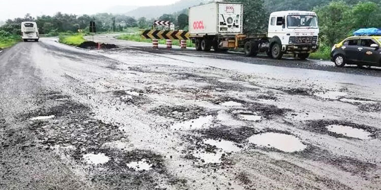 चिपळूण-रत्नागिरी महामार्गाची दुरवस्था