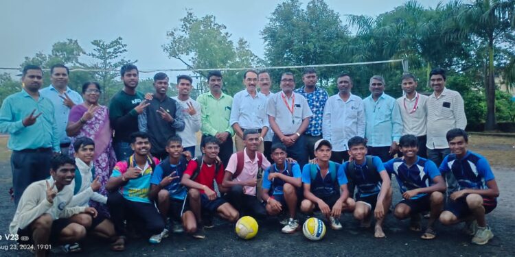 व्हॉलीबॉल स्पर्धेत कोलाड हायस्कुलची बाजी 